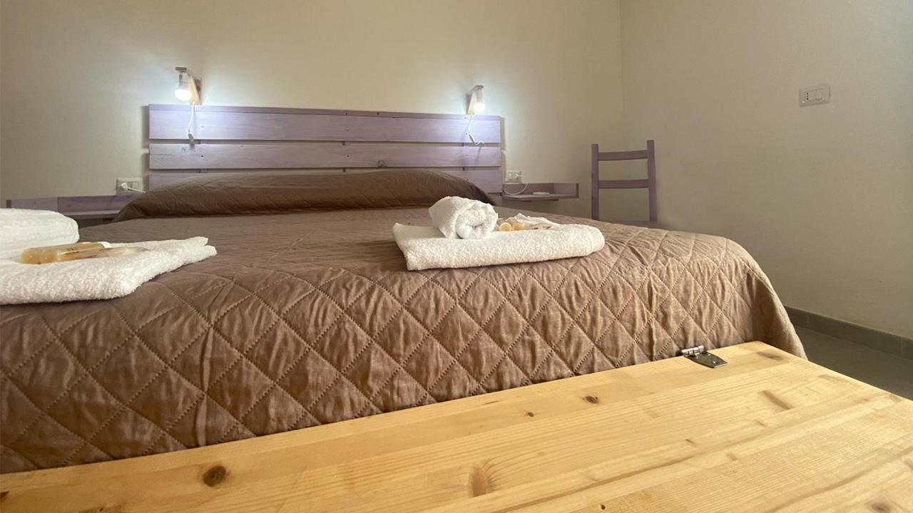 I Tre Schen Hotel Calasetta Eksteriør billede
