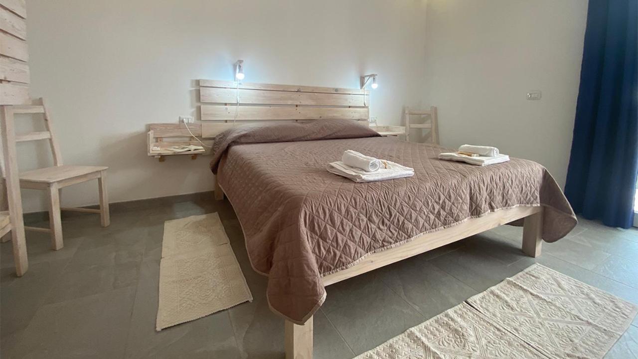 I Tre Schen Hotel Calasetta Eksteriør billede